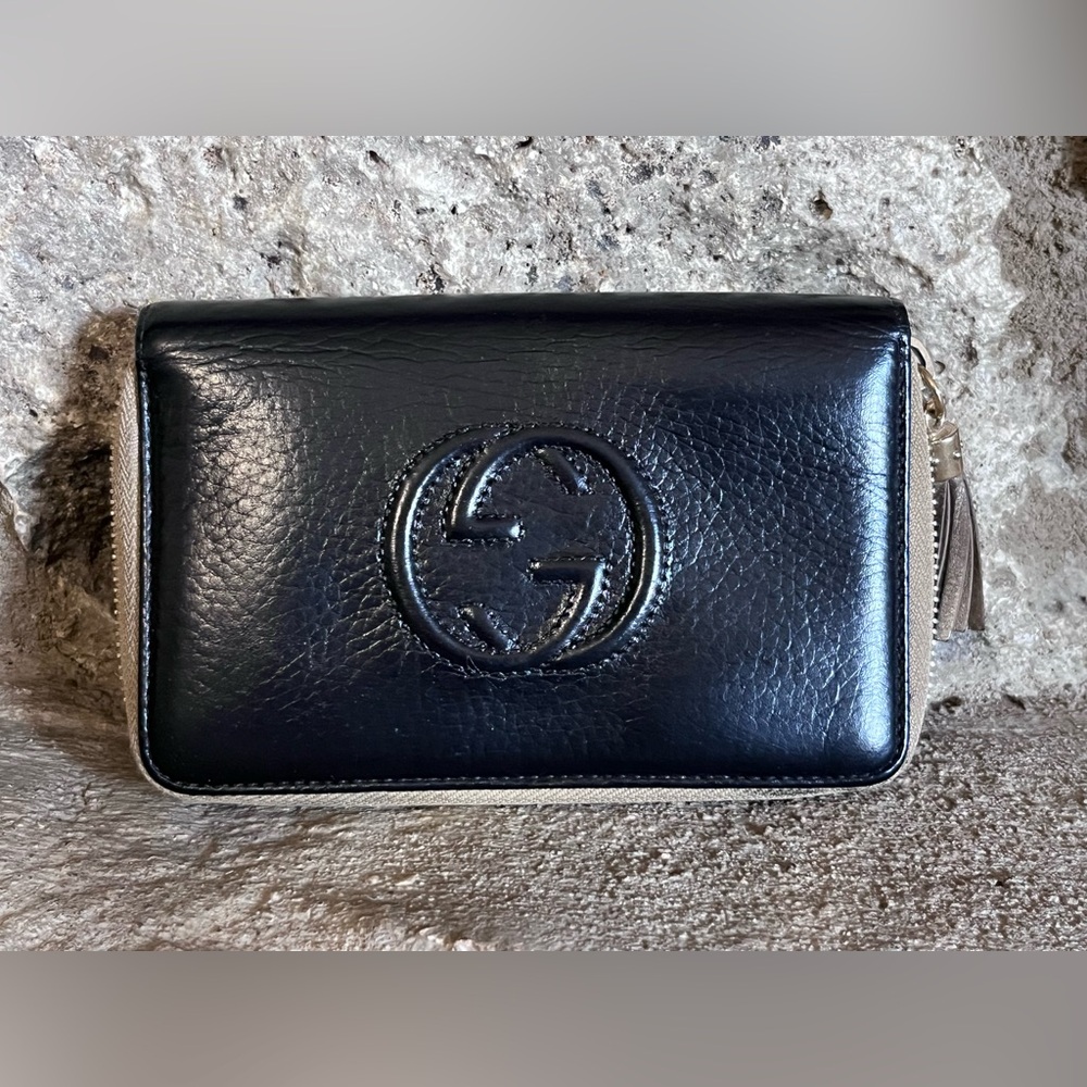 GUCCI Soho Interlocking G Tassel Leather Zip Around Wallet / cardholder